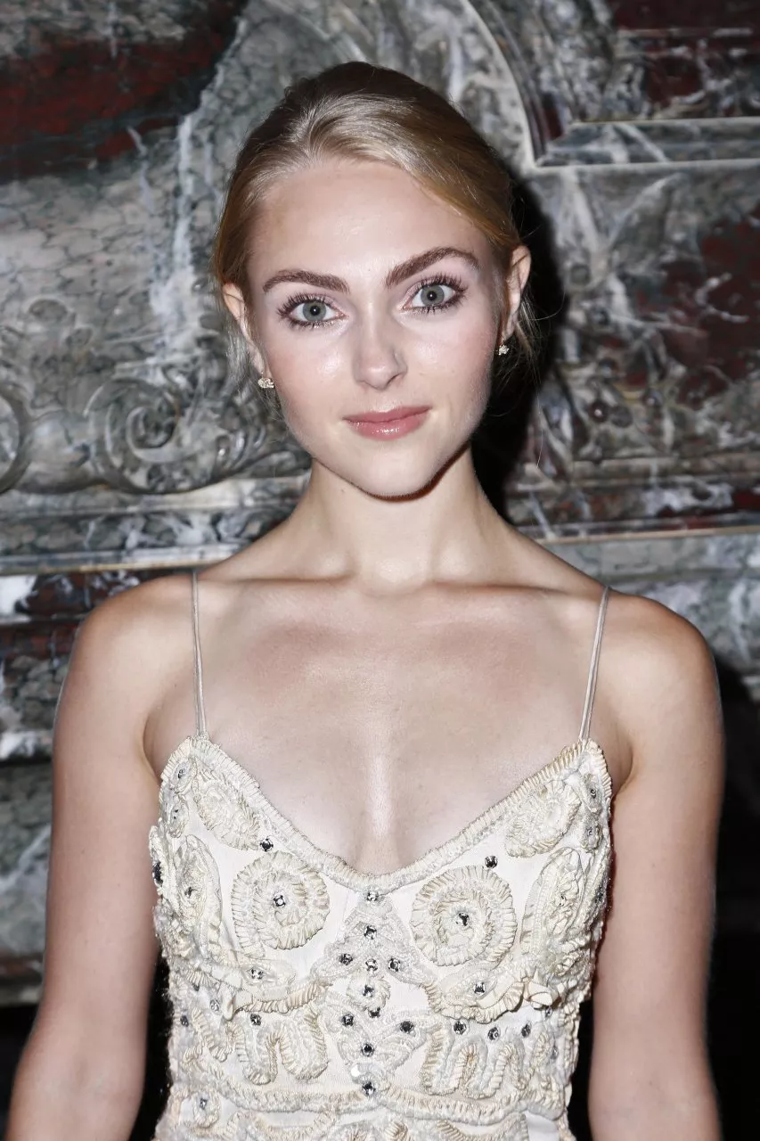 AnnaSophia Robb posted by NotRealOpinions