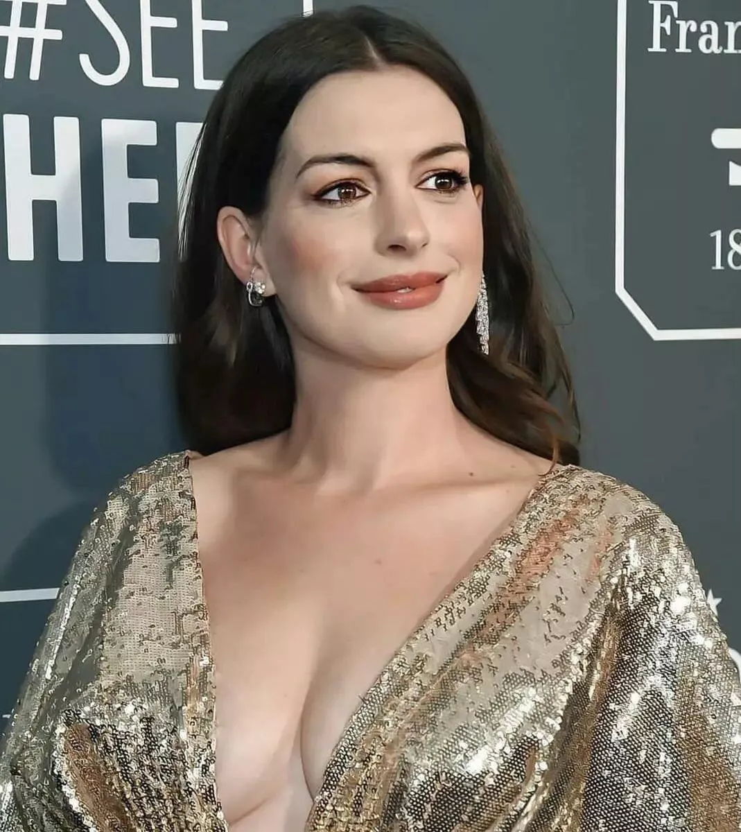 Anne Hathaway posted by Sharpshooter4