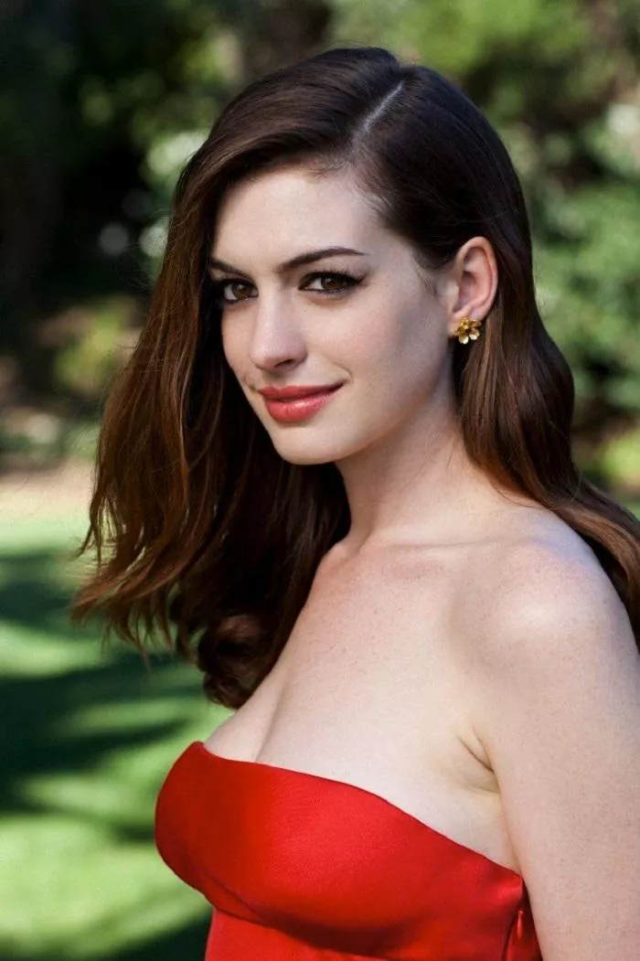 Anne Hathaway posted by lebsages