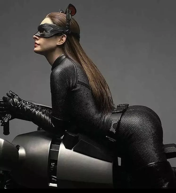 Anne Hathaway was so tight as Cat woman posted by qwertyuiop342