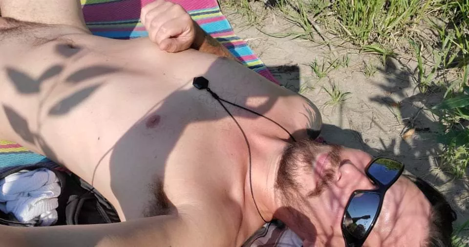 Another day on the beach (M) posted by RockinRodd