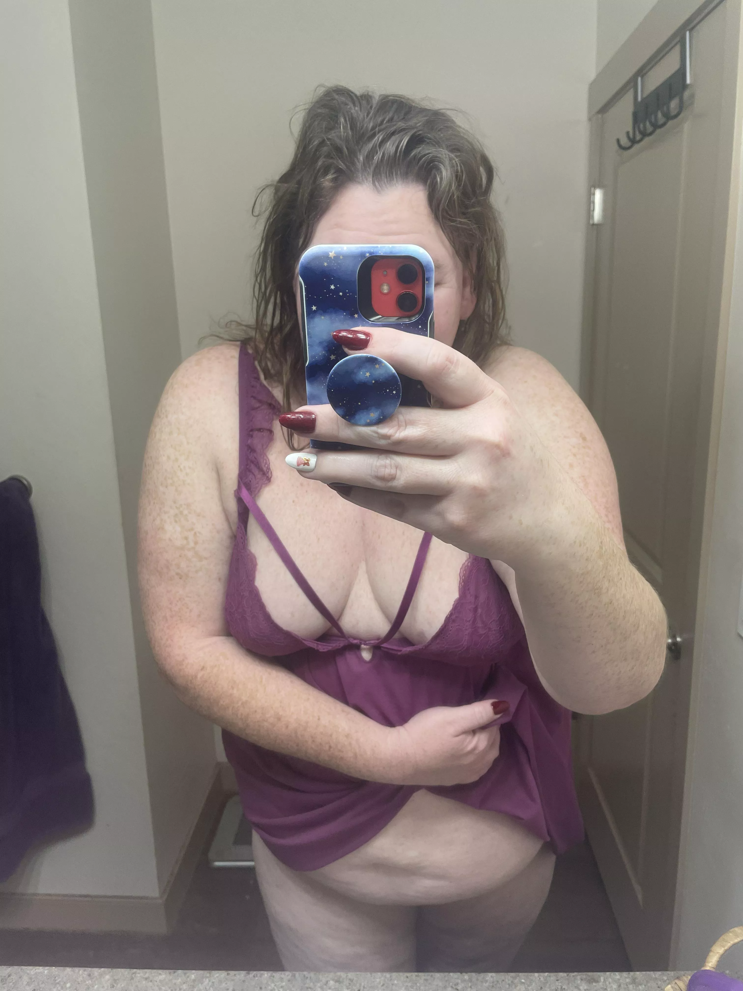 Any [f]ans of tall and plus size, cuz I’m 6’0 posted by MostlyJustFreckles