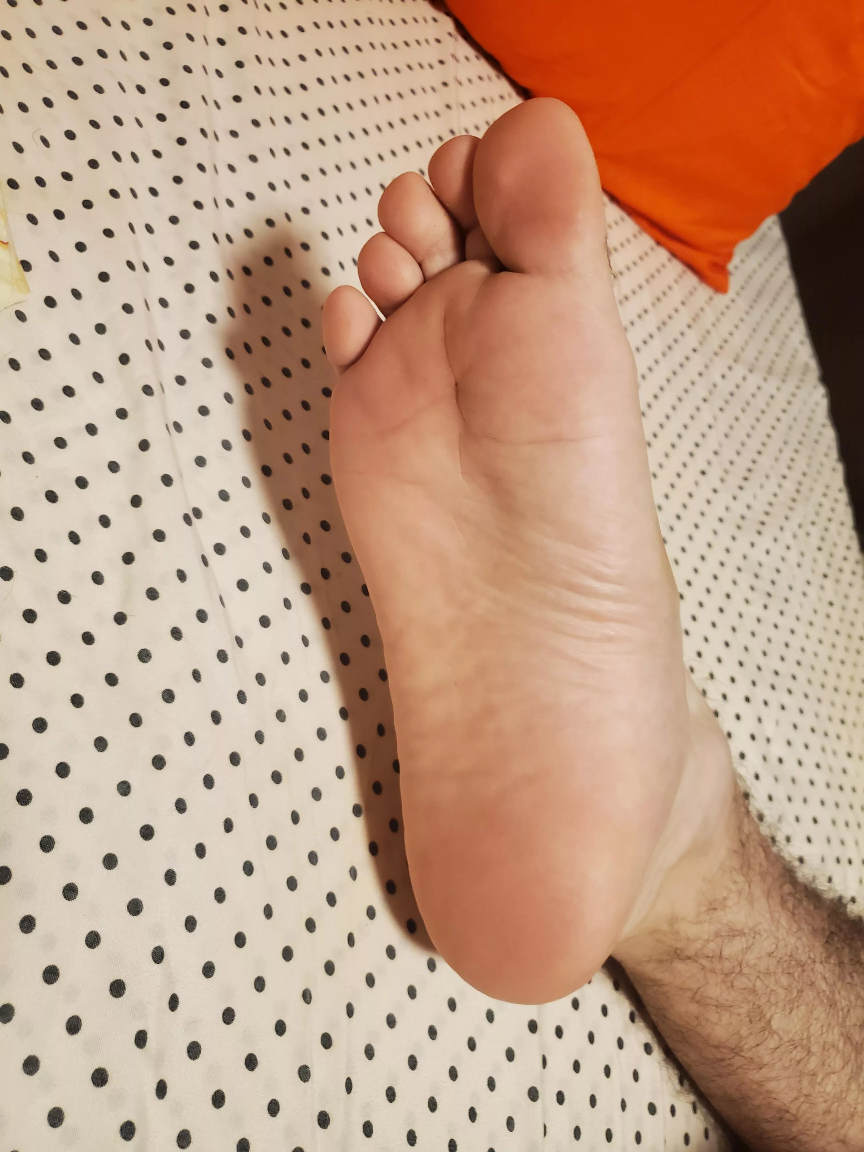 any foot boy would love to worship my feet??its my 1st post so let me know on the dm's your thoughts;) posted by john13_