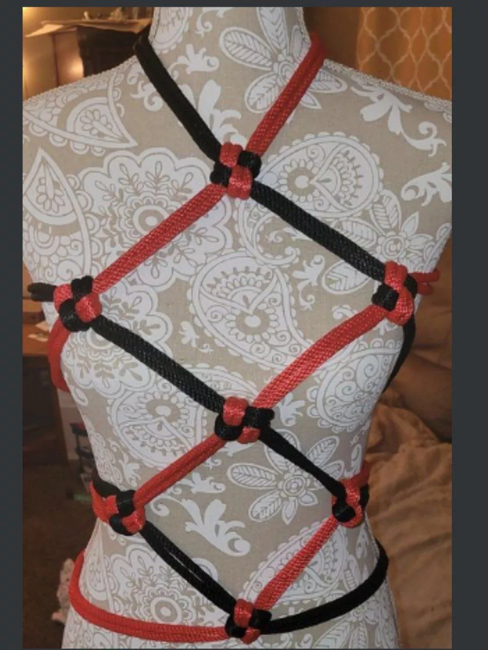 Any ideas how to make these knots? posted by Professional-Metal16