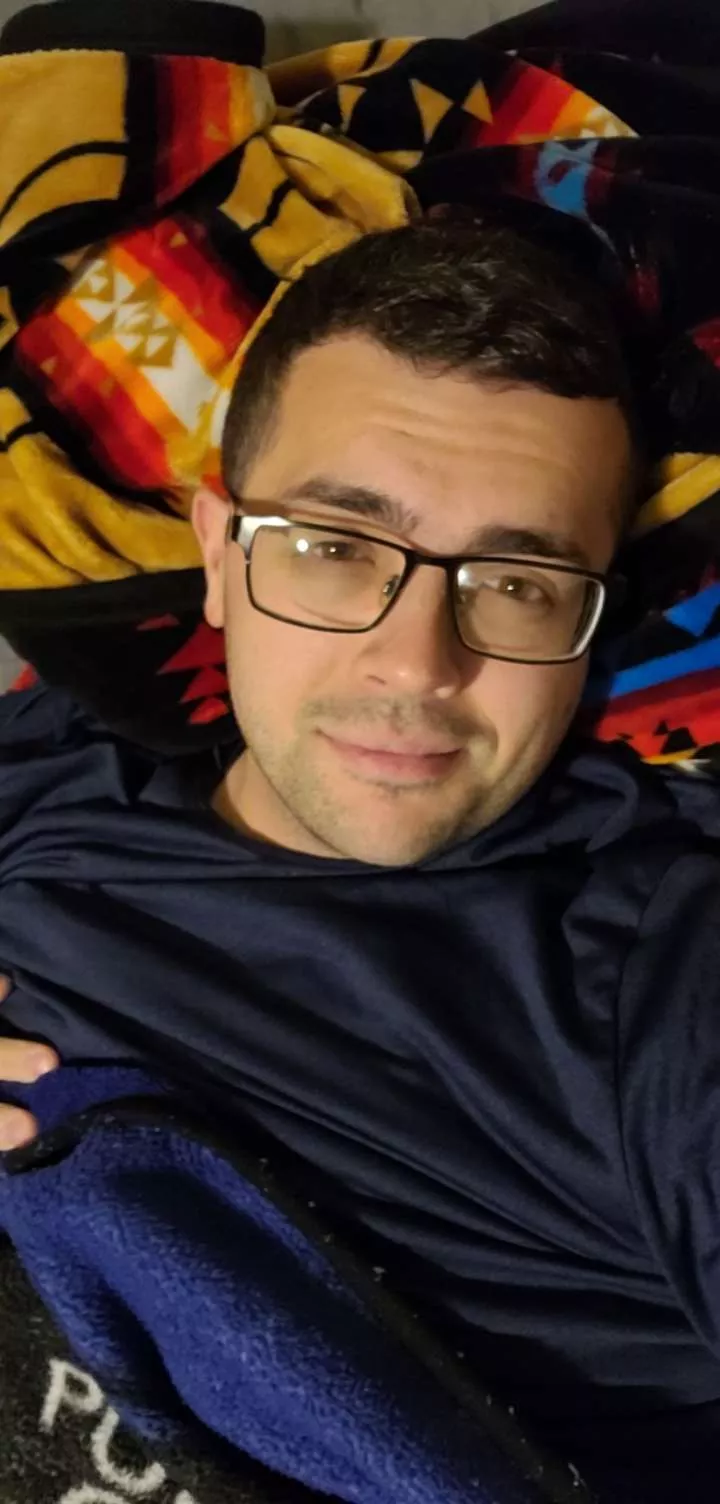 Any Knoxville bears/cubs/otters looking for someone to chat with this weekend? 😁 (27m, bear/cub - sub) posted by Damn_It_Danny