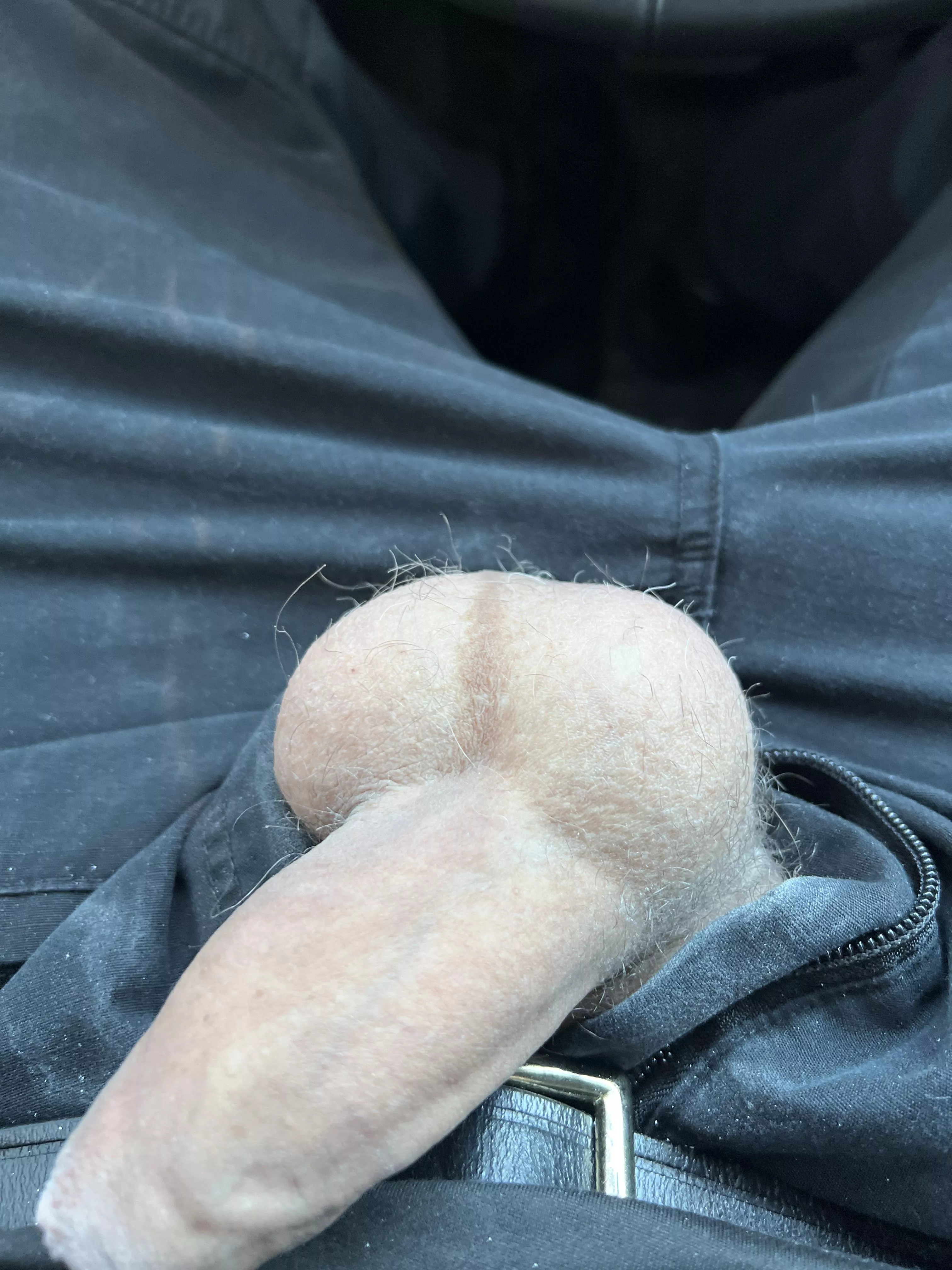 Any locals wanna lend a hand and make me hard before work? posted by NYbiCOP