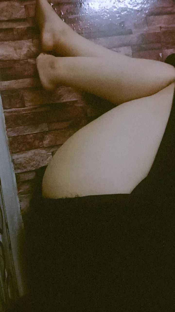 Any paki/Indian boy with a fat juicy cock who would like to eat my ass ? 💋 posted by BigBummBunny