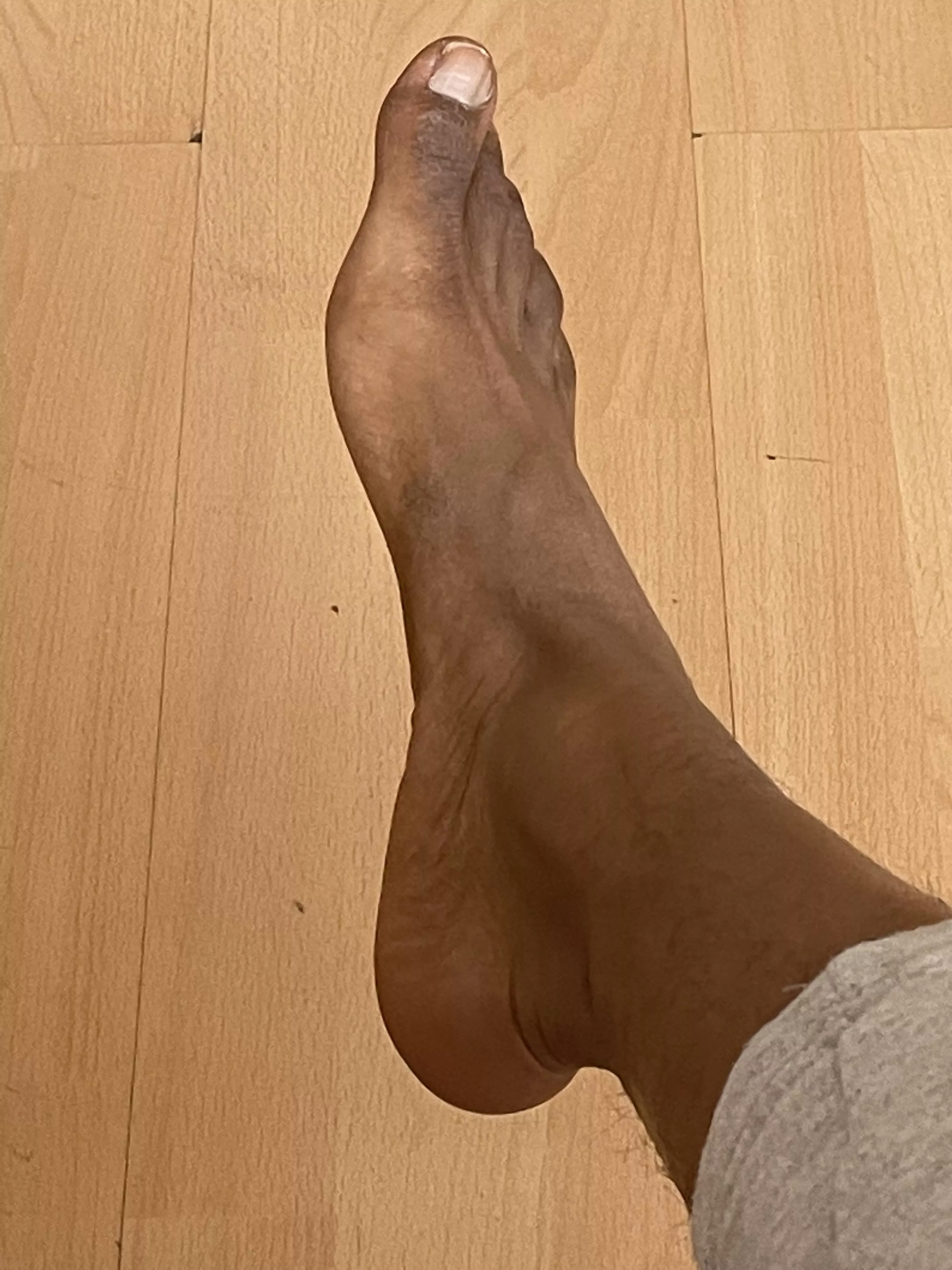 Any subs with pretty or big feet? DM is open. posted by KinkKyng