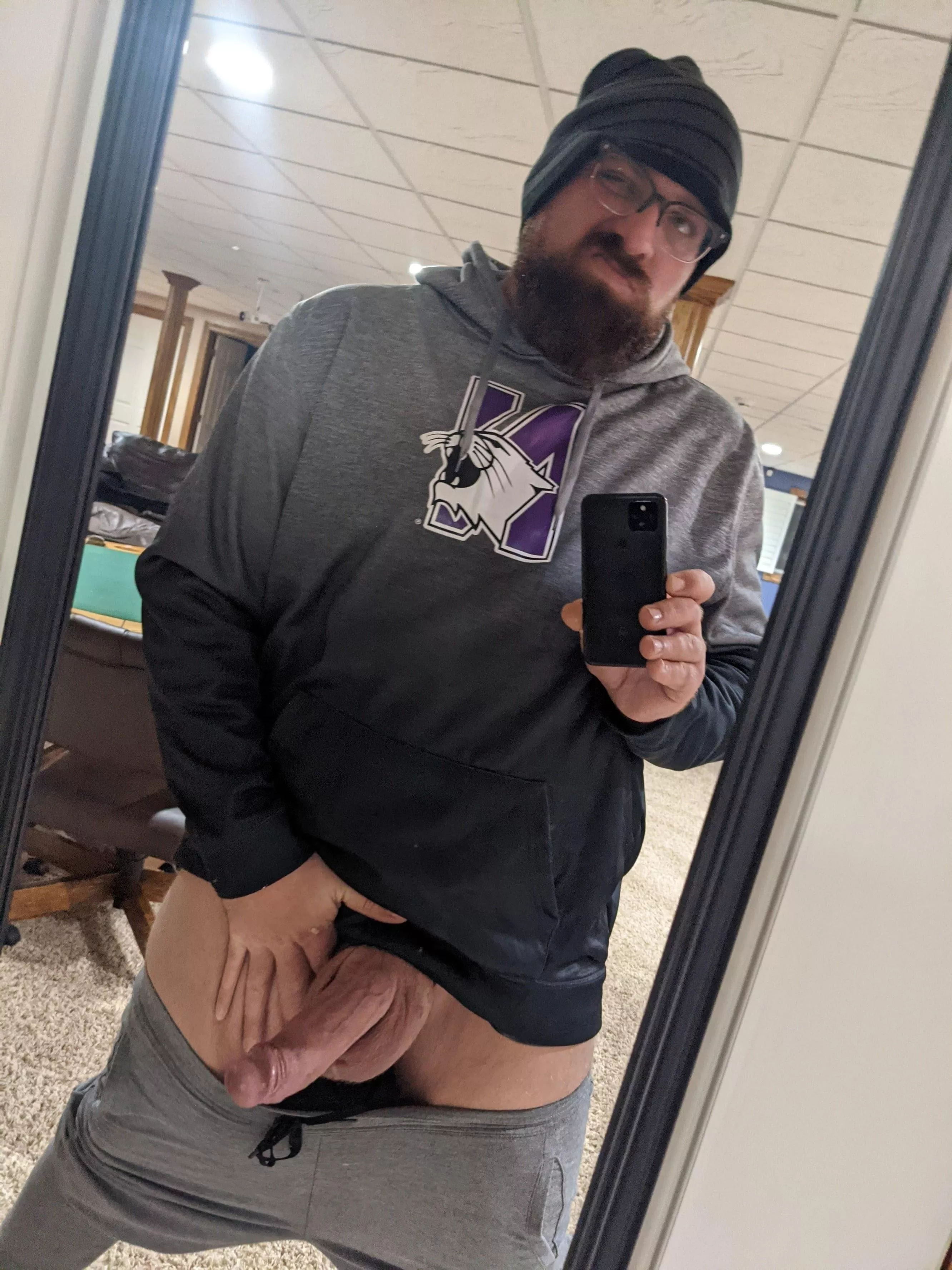 Anybody here like a big dude with a fat cock? posted by DiggBickman