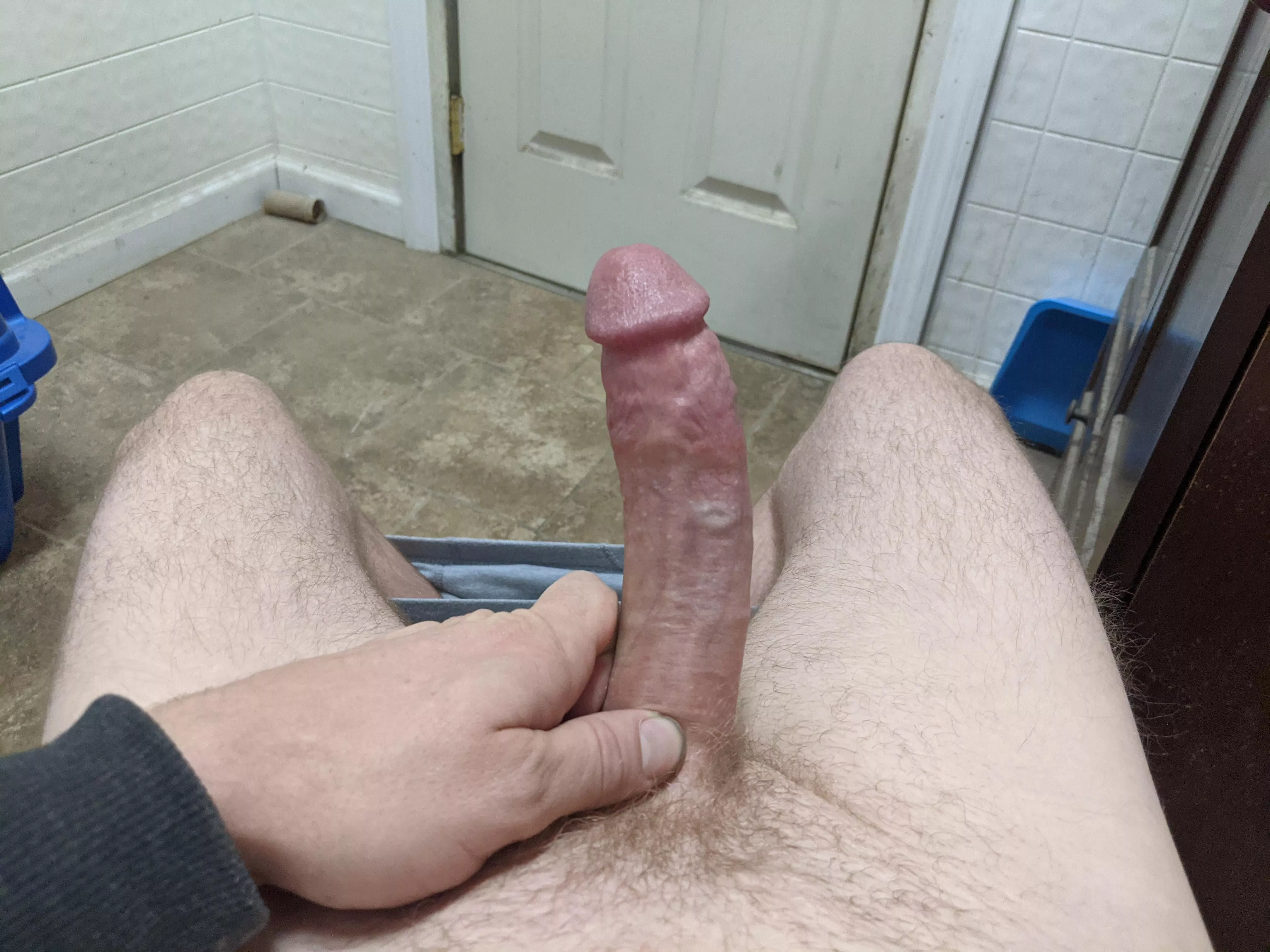 Anyone else love being super horny at work and getting off?! I know I do posted by 19Zvz85