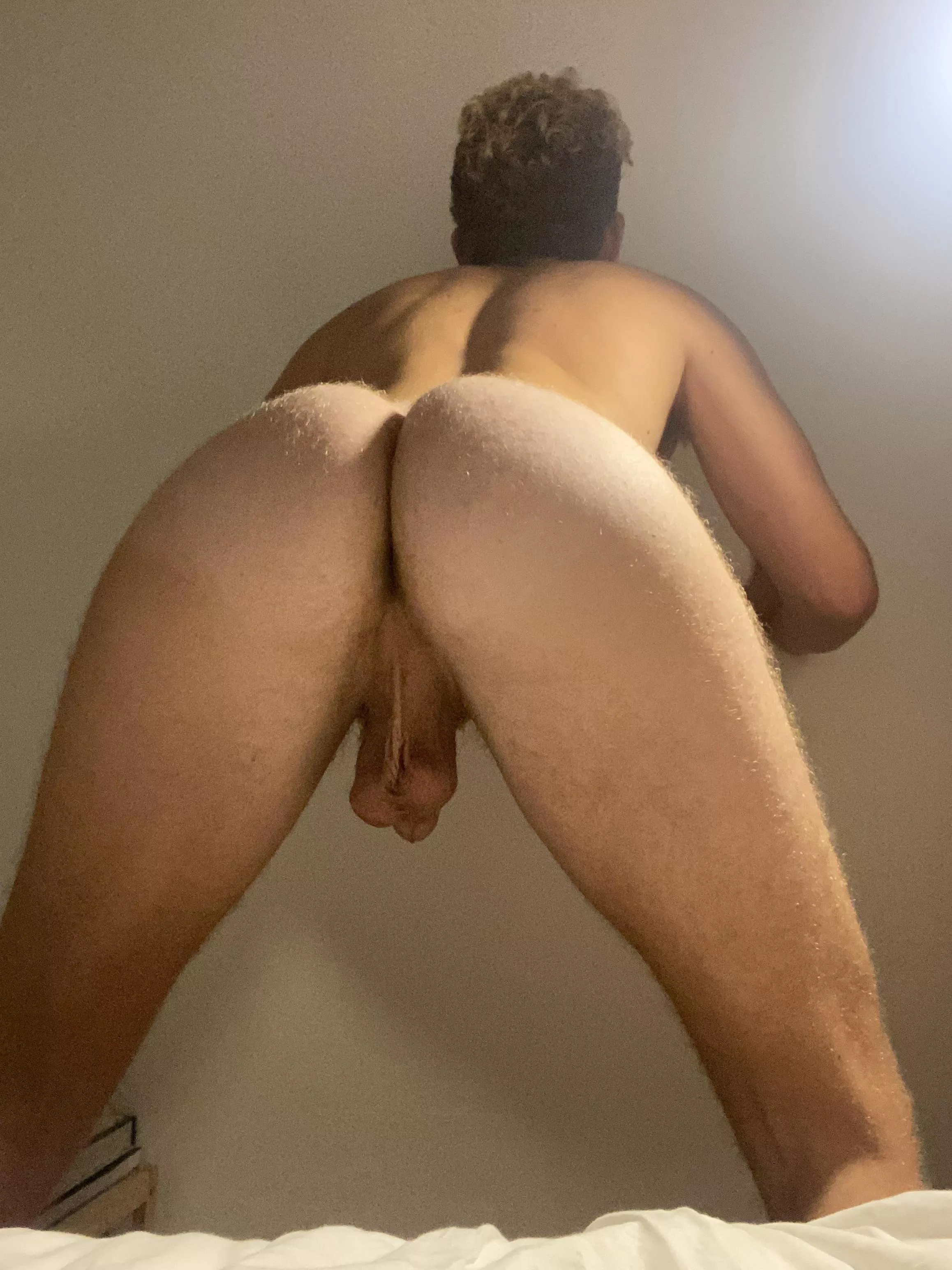 Anyone here into taller bottoms with big butts 🥺 posted by citadel123