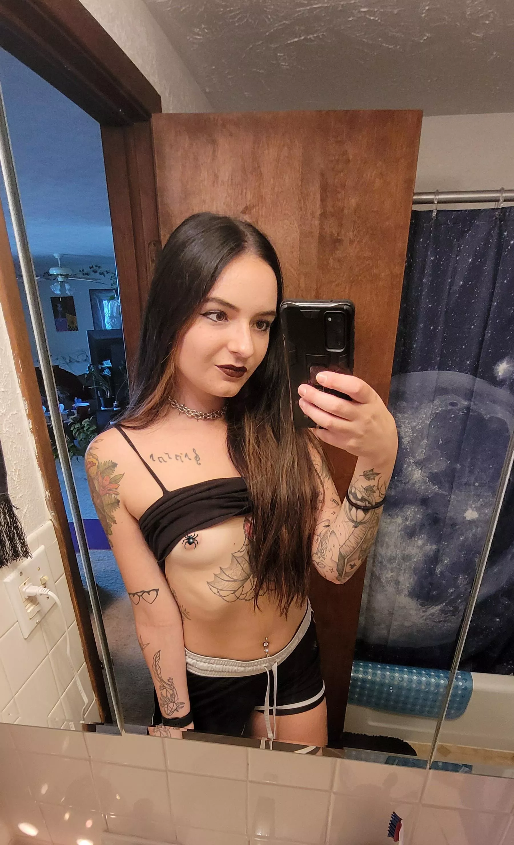 Anyone here looking for a little titty goth gf?🖤💋 posted by elvirarose_923