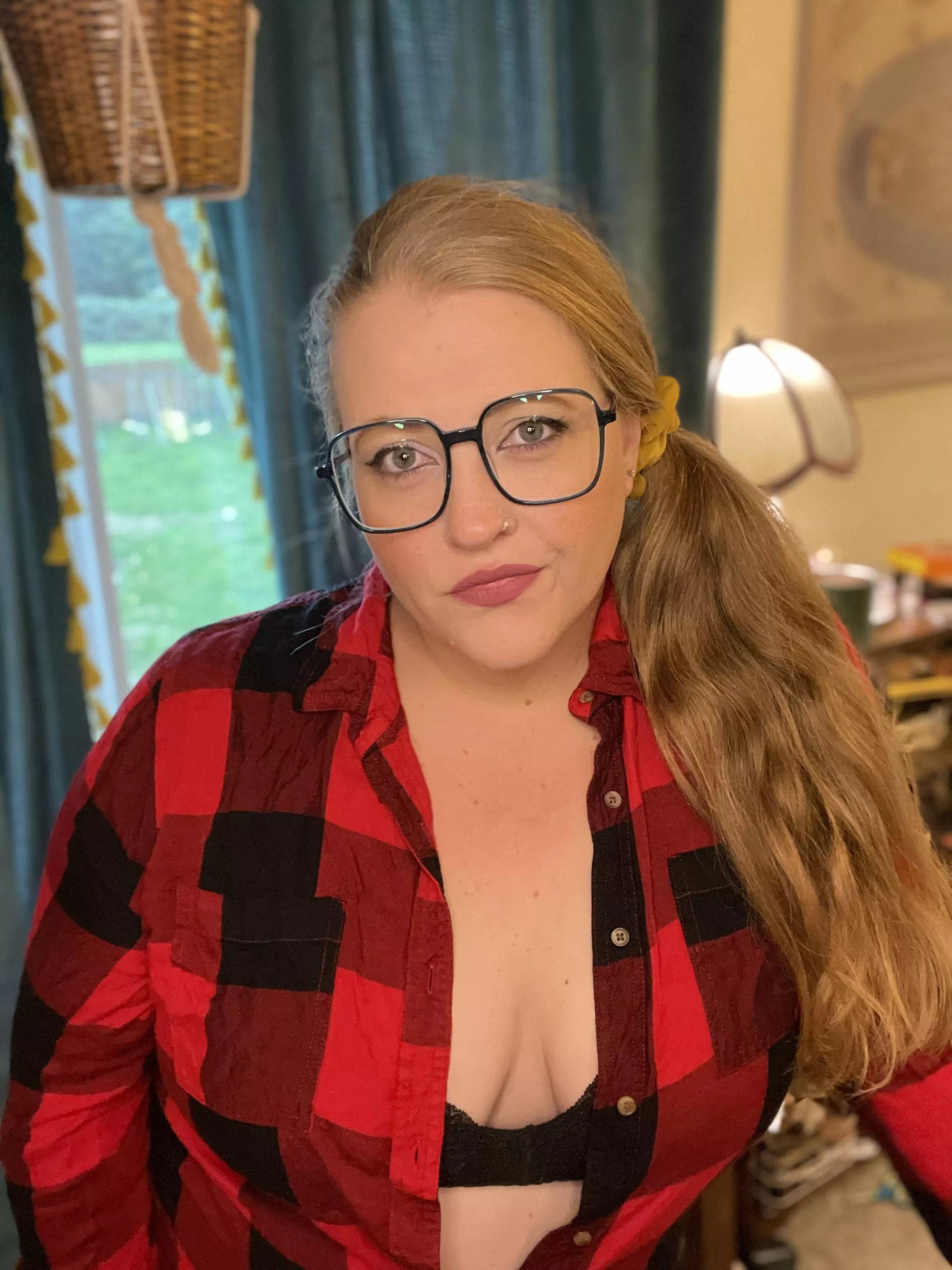 Anyone into milfy librarian-looking bbwâ€™s? posted by TwoLipFest