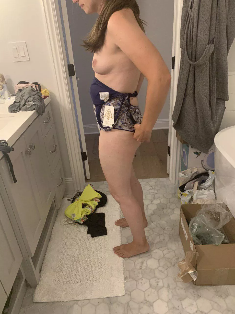 Anyone like a milf (F35) in a bathing suit? posted by califuntime