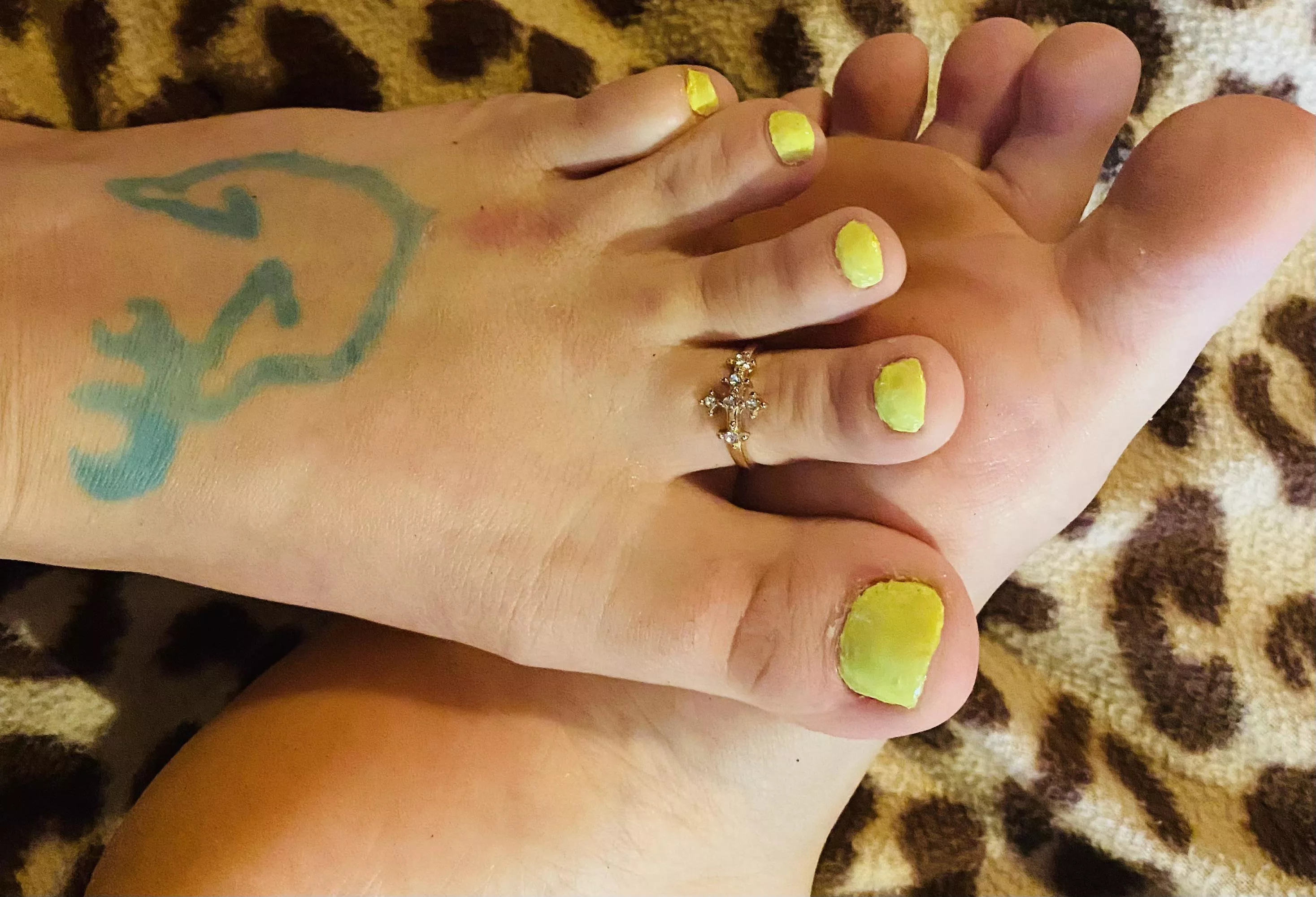 Anyone need some toes and soles 👅 posted by Cutetreats27