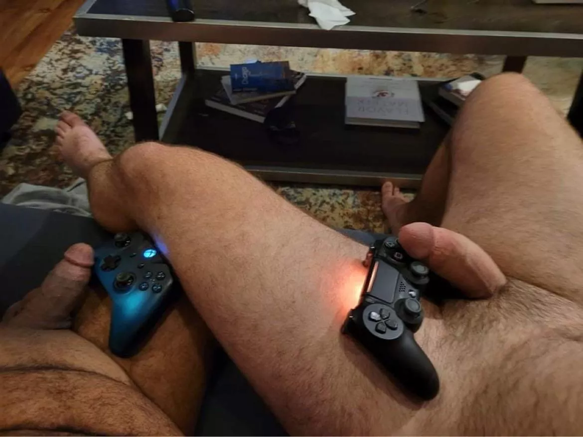 Anyone up for some games? 😏 posted by AlbertoRaphaelx