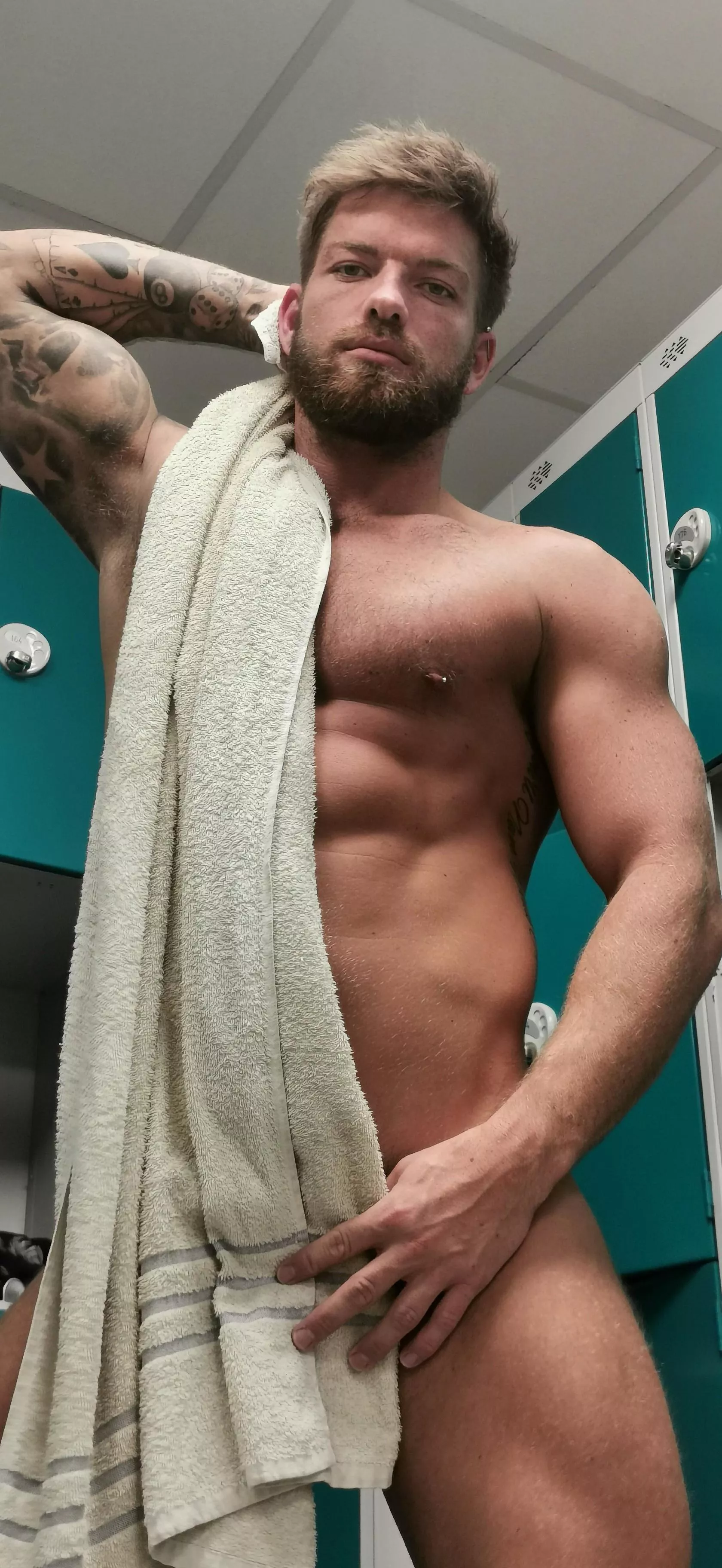 Anyone wanna peek behind the towel? posted by Lewis_likes_fitness