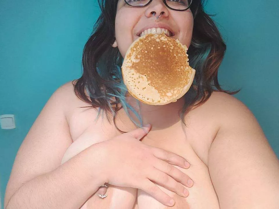 Anyone wants pancakes ? posted by yanakilla