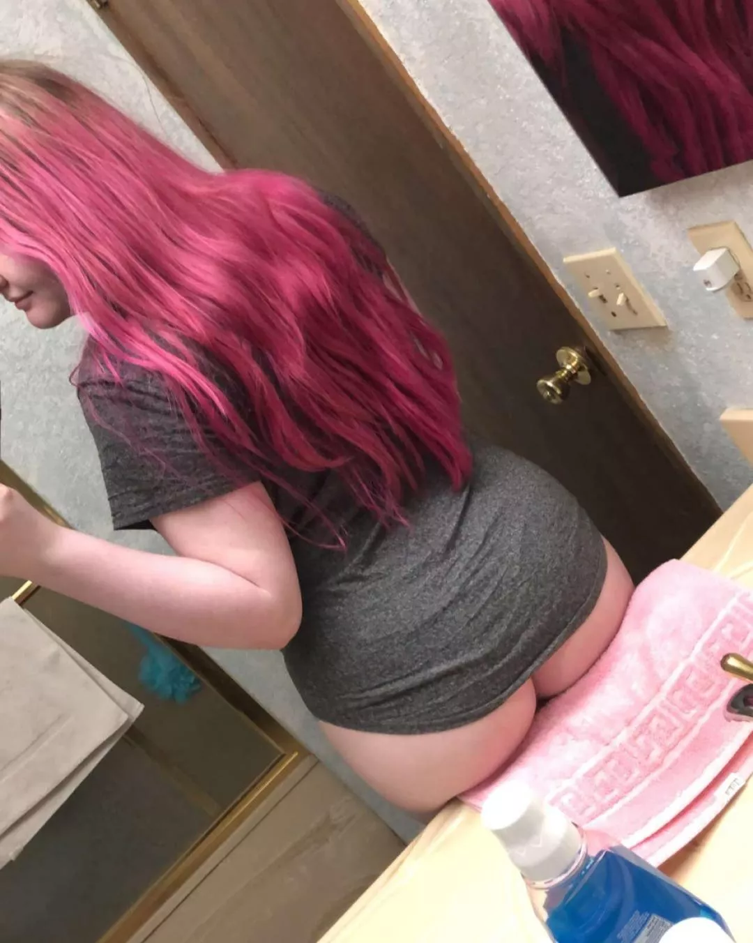 Anyone wants to fuck my white thick gf ass as I spread cheeks for you cock 🤤? Kil challengeagod posted by Sarah_6969-