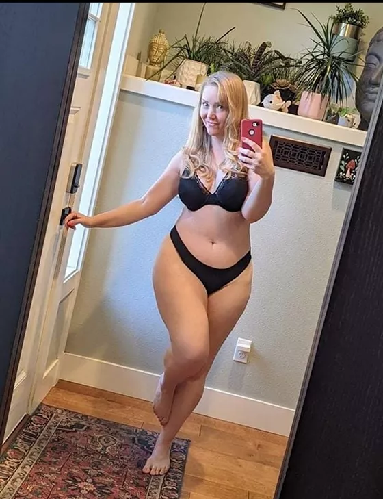 Apparently Mom bods are sexy 🔥 Do you agree? [F48] posted by Crystal_Sunshine_