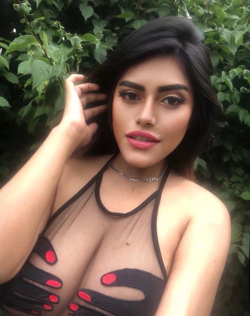 Arab gene has blessed me with boobies 😜 posted by dwiirafrayy