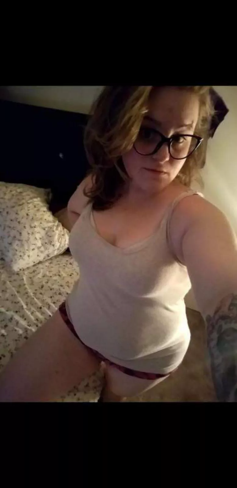 Are her pics going around? My Kik is raz69777 posted by Additional_Hair_6045