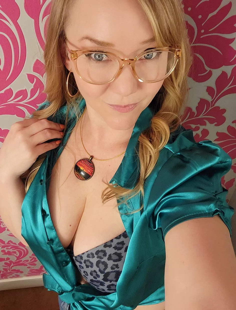 Are Milfs in glasses boner material? [F48] posted by Crystal_Sunshine_