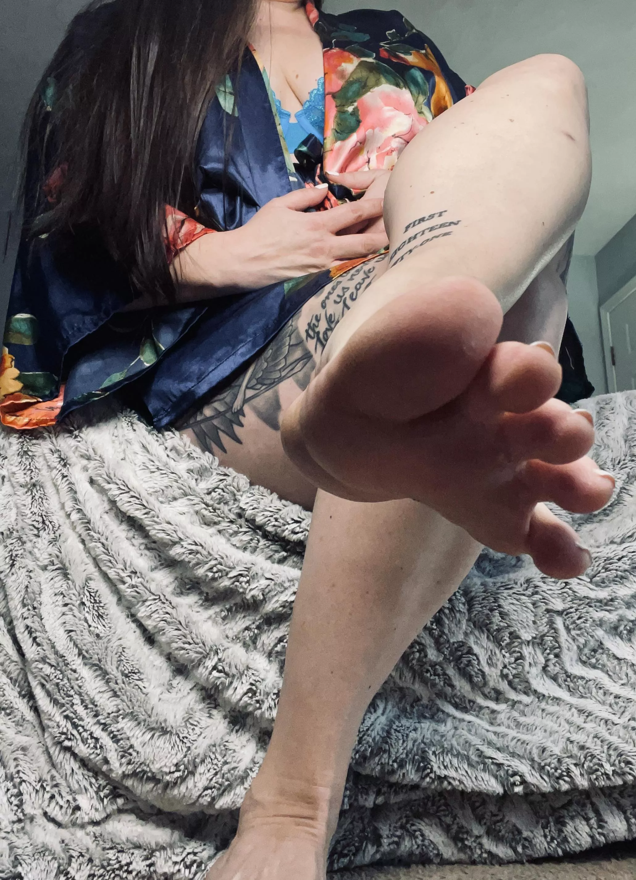 Are you shy? Come say hello, I don’t bite hard 😈🤍😁 posted by Feet_urePresentation