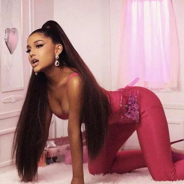 Ariana Grande in position posted by AshsteadHawk