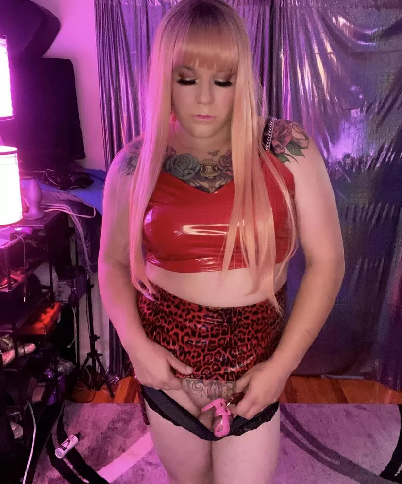 Ashamed of my tiny clitty posted by nikkigraziano13