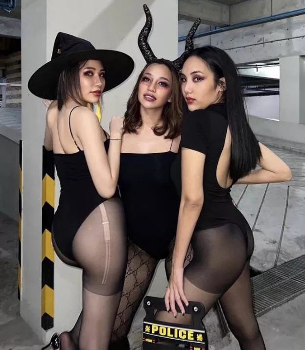 Asian Babes on Halloween posted by yunaX2