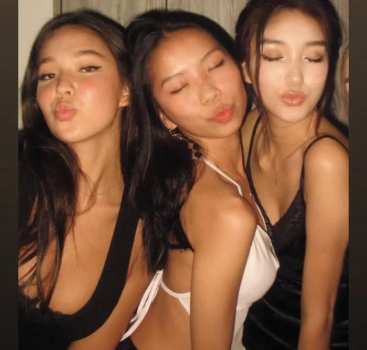 Asian Ladies posted by yunaX2