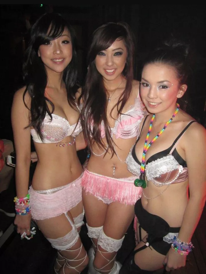 Asians at a night club posted by Chaturbater1