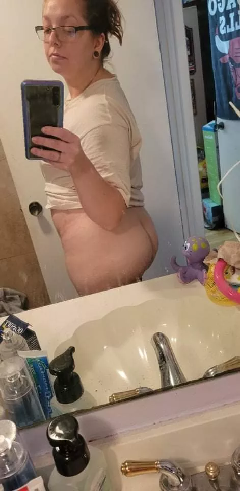 Ass in mirror shot posted by fulltimekiller0