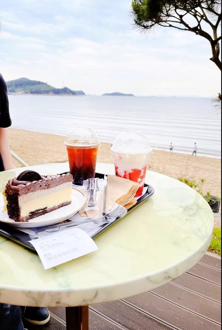 At a cafe right in front of the beach May 2021 posted by Remonamelona