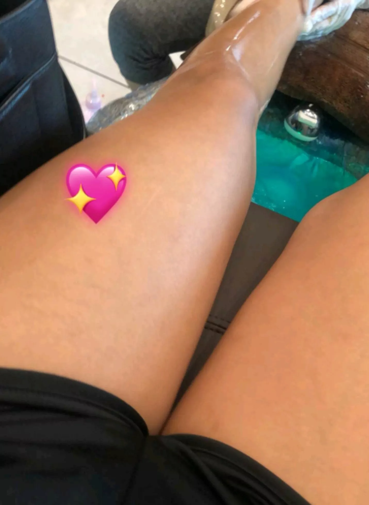 At the salon right now and thought my thighs look thick, what do you think? posted by babigemdlv