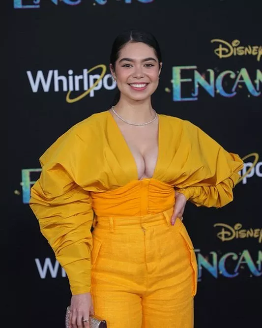 Auli'i Cravalho's perfect tits make me feel so fucking bi posted by Allop20