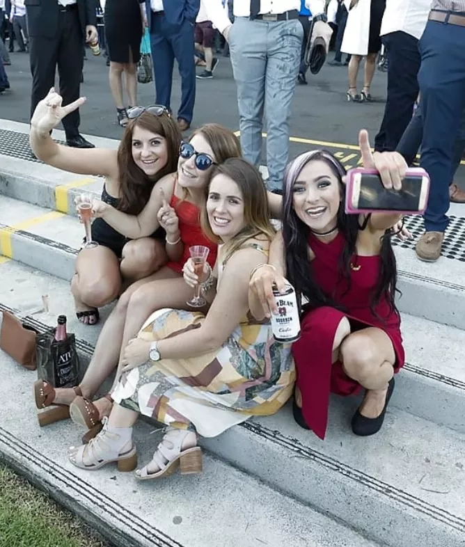 Aussie gals at the races posted by Chaturbater1