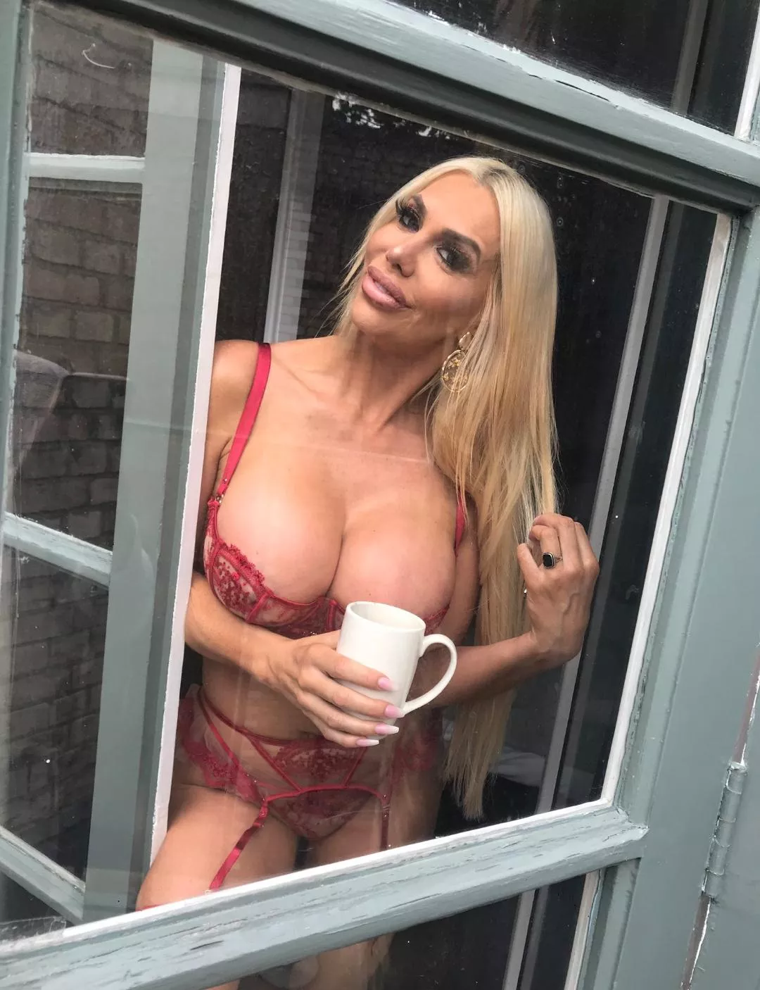 Australian Bimbo Tori Cummings welcomes you home 😇 posted by Arthur_Friedrich