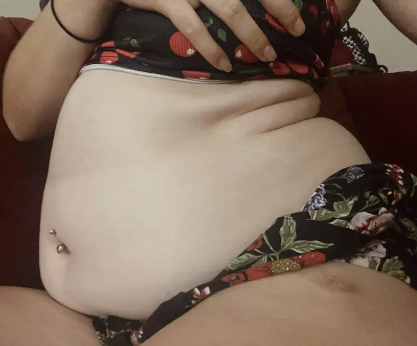 Back and Fatter than ever, message me to make this piggy even fatter ðŸ·ðŸ· posted by stuffeddizzy