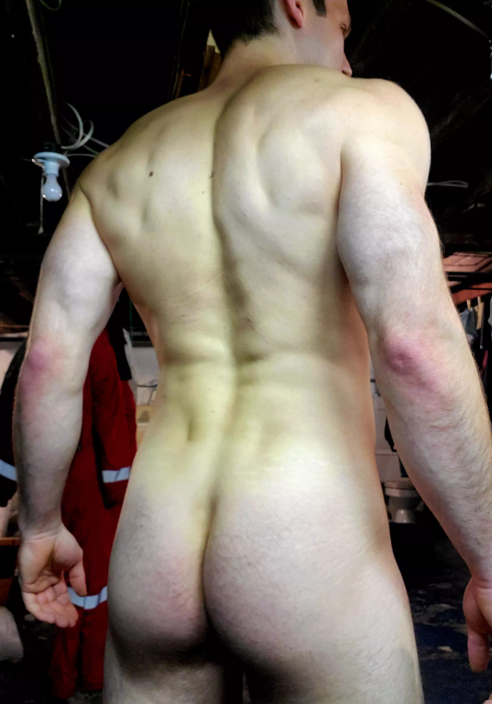 Back day in the gym but I think it's critical to bring the butt out posted by kyjelly31