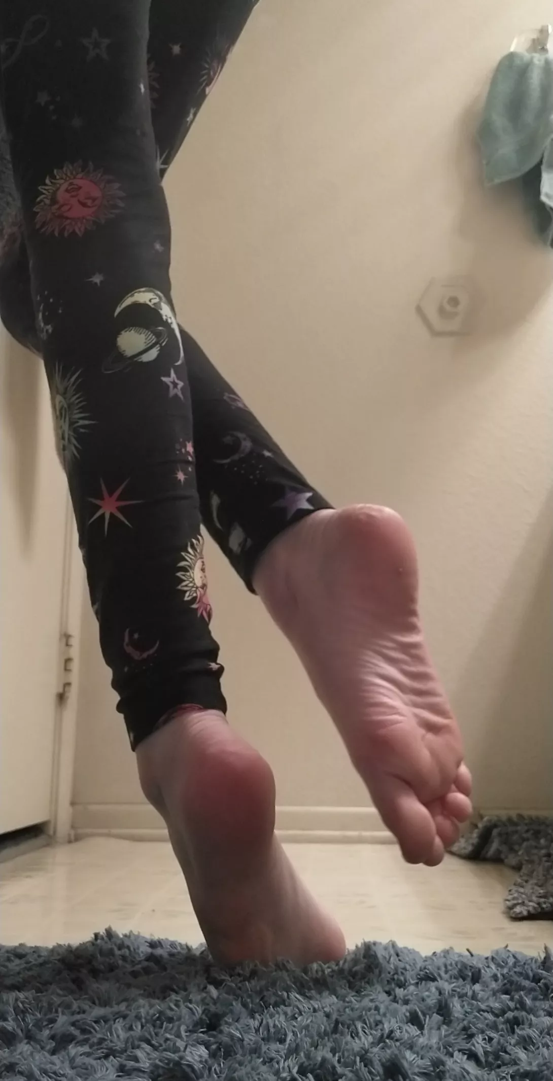 Ballerina pose! I think this one's my favorite! (Dms welcome) posted by feetiecutie