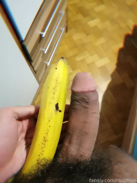 Banana for scale ðŸŒ posted by hugmeeuwu