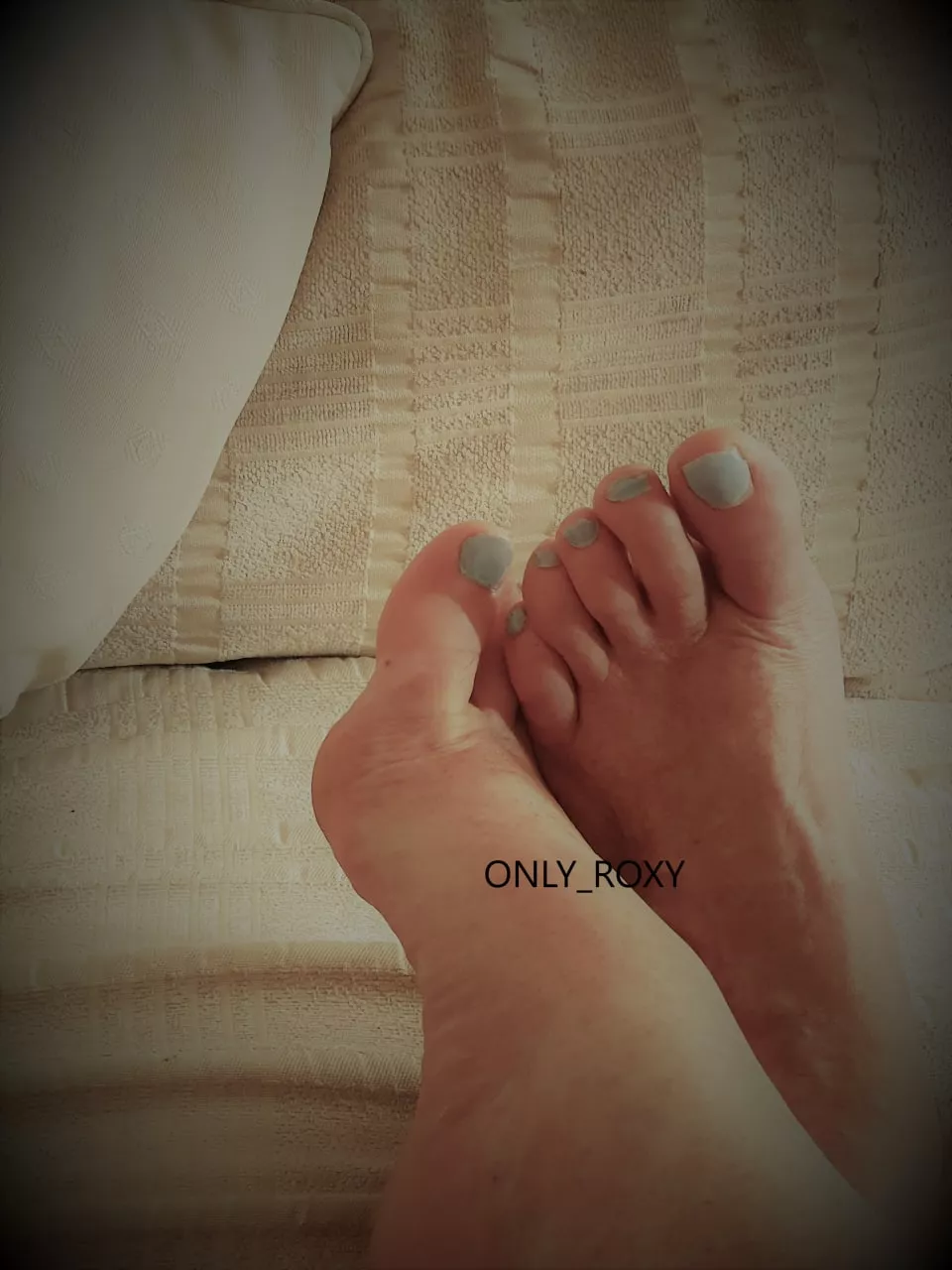 Bare feet posted by Only_Roxy