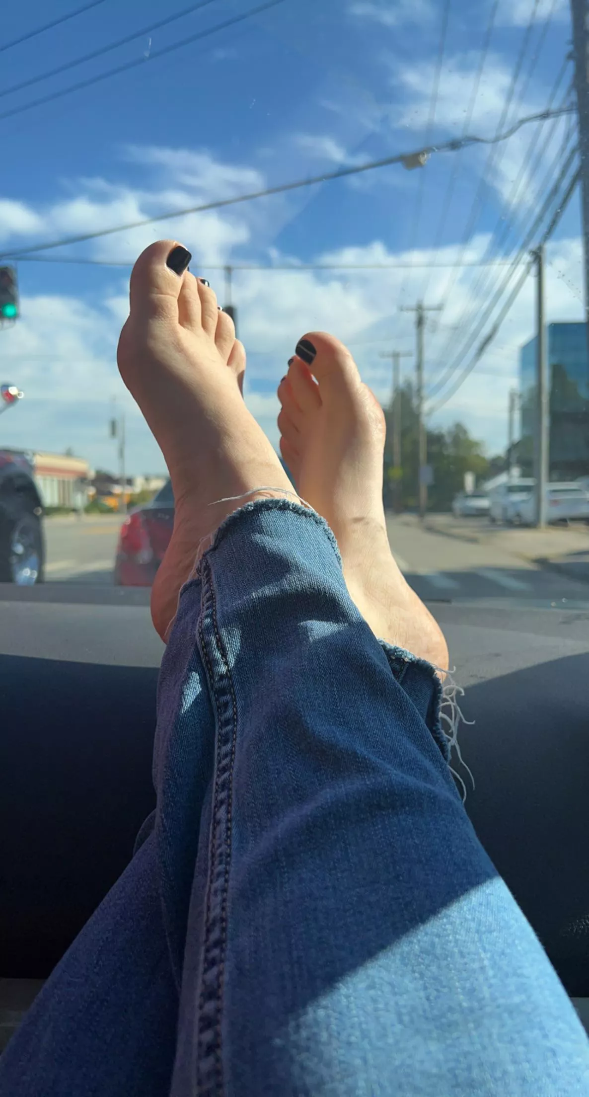 Barefoot & blue jeans posted by SamanthaGeorge89