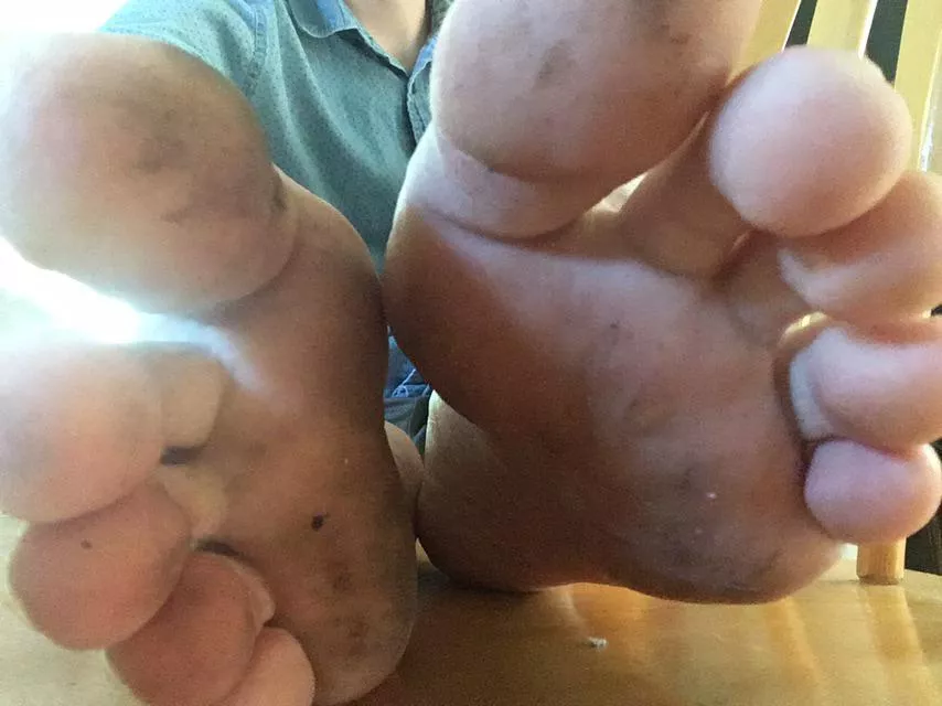 Barefoot yardwork after 5 hours sockless at uni... this is what hard work tastes like 😜 posted by MyrosFeet