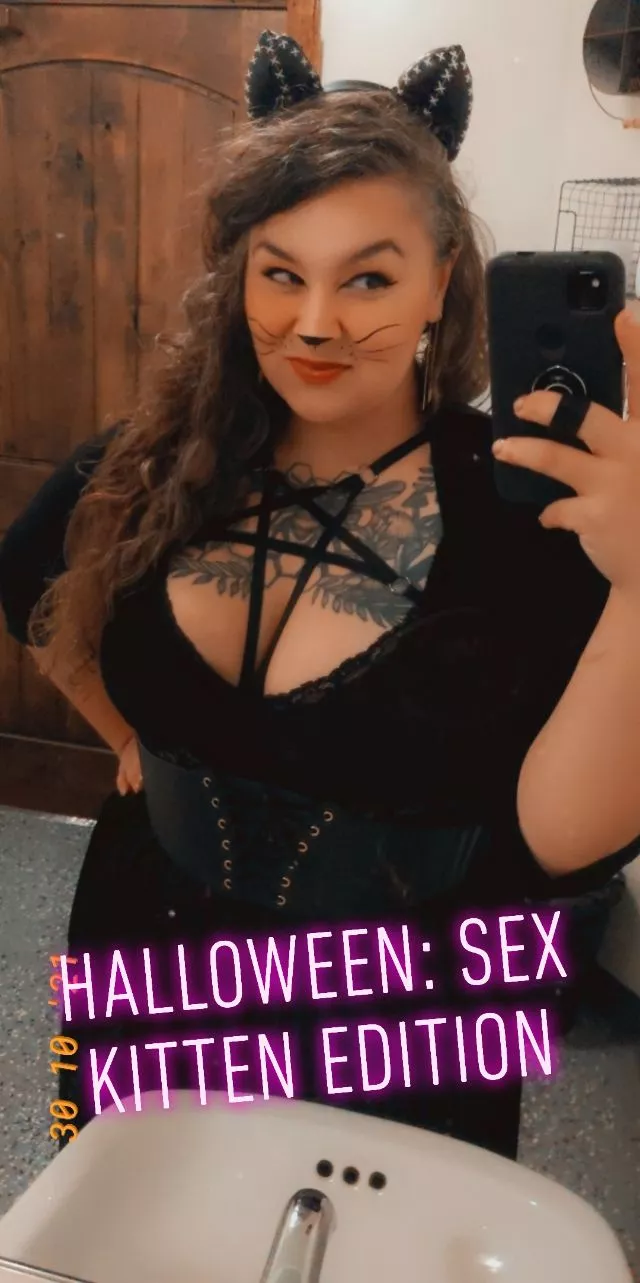 Basic bitch costume, but I was feeling myself 🥰 posted by MsVeeVixen