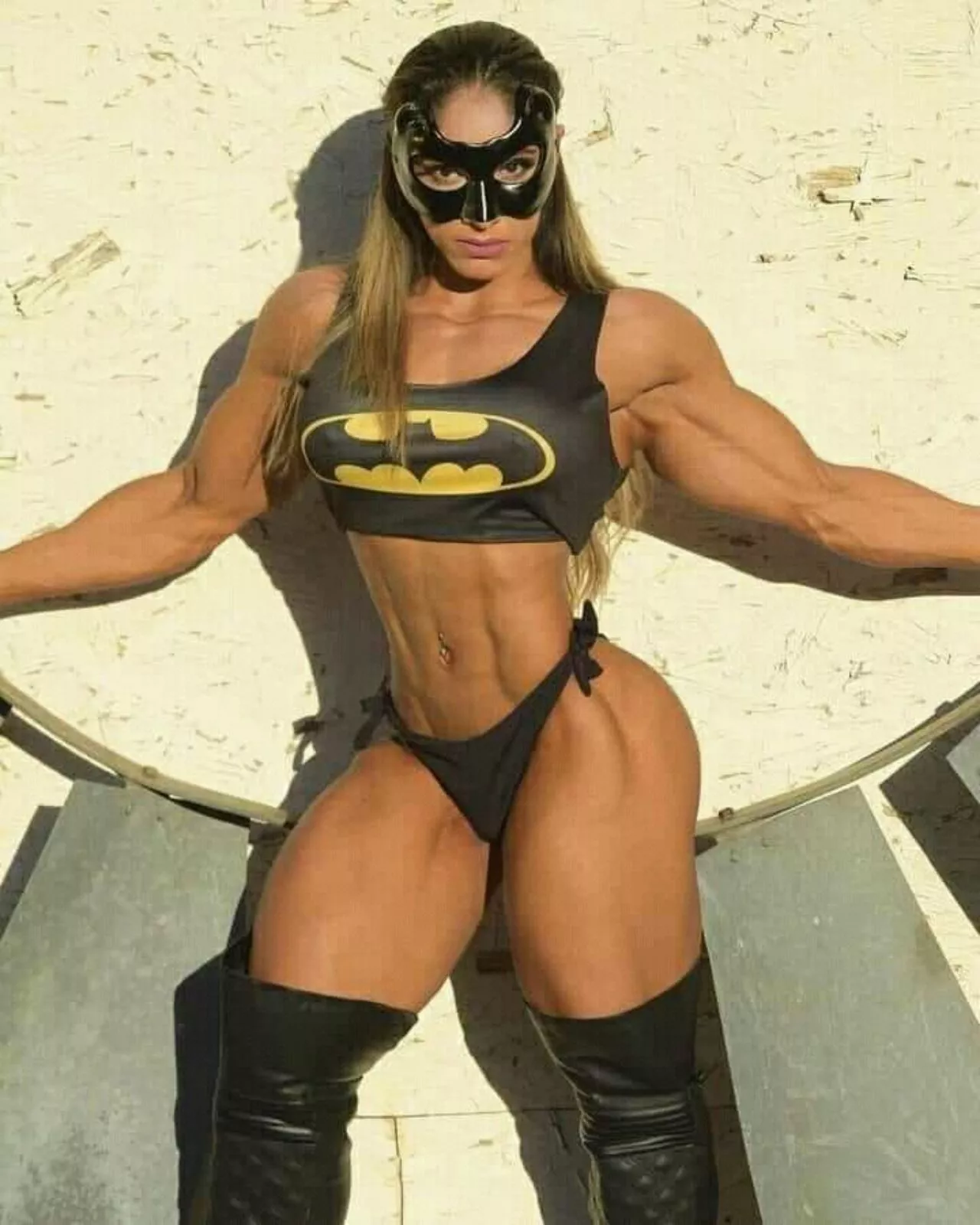 Bat/buff woman 🦇 posted by ricoluv84