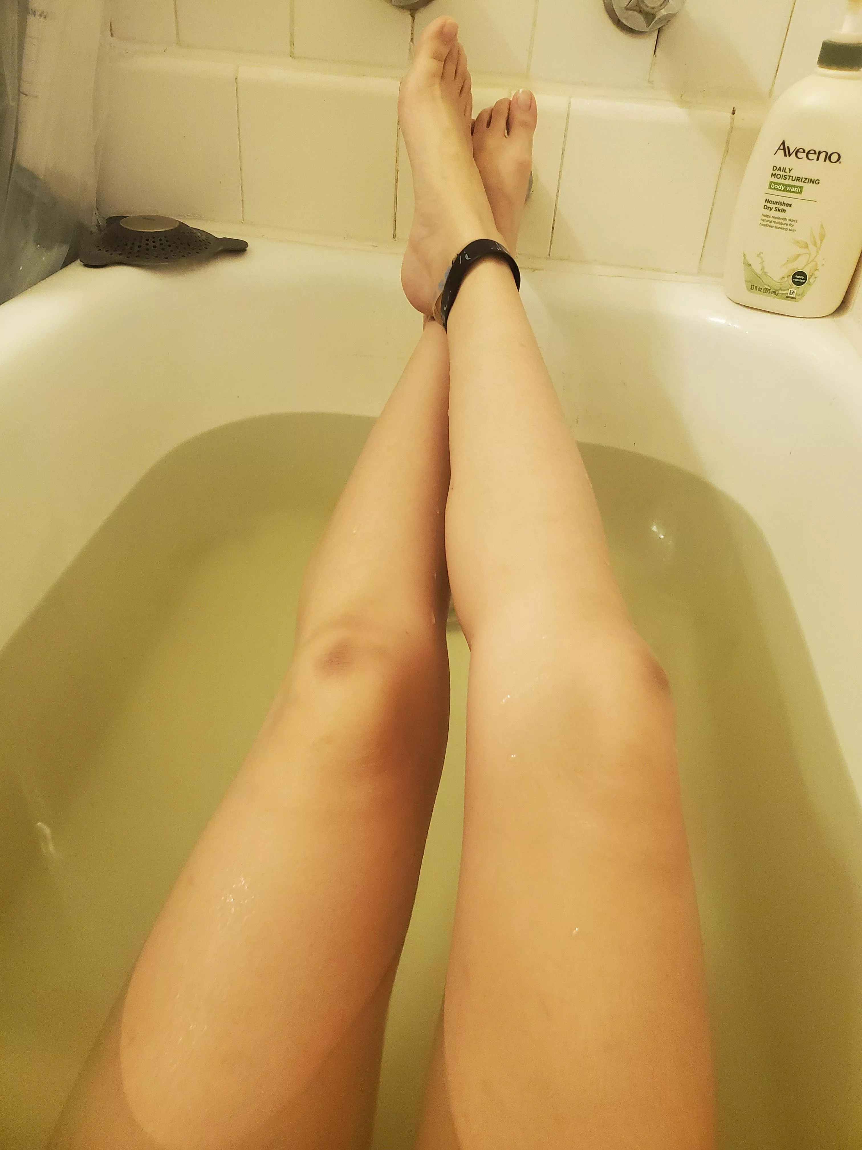 bath legs 💜 posted by amaeizing