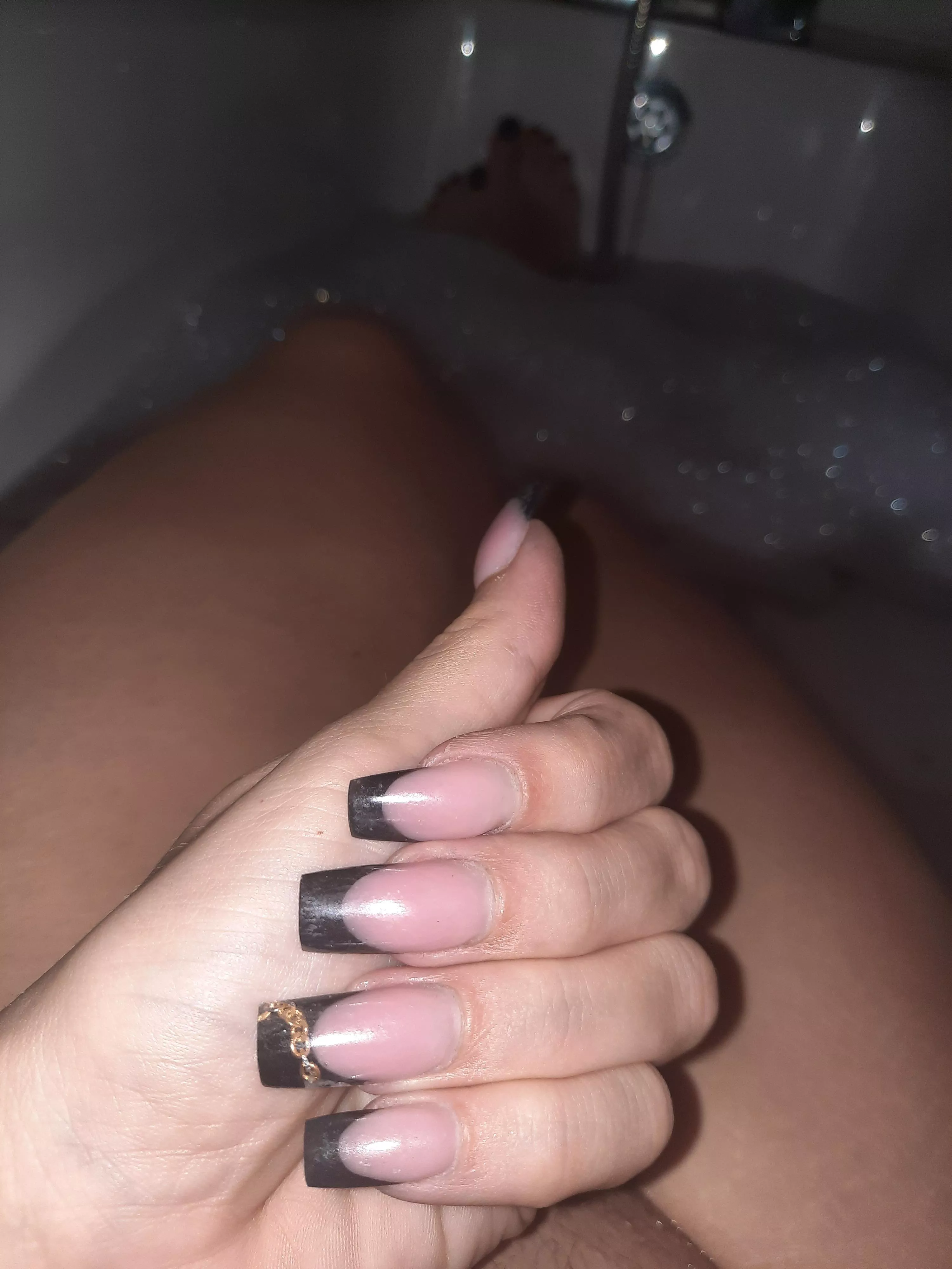 Bath with my new nails and matching toes ðŸ˜ posted by extra_sarah